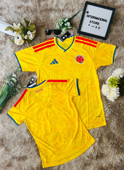 SUPER PROMO 2X1 💛💙❤️🦋 CAMISETA SELECCIÓN COLOMBIA 2026 – EDICIÓN MARIPOSAS DE GABO🦋💛💙❤️