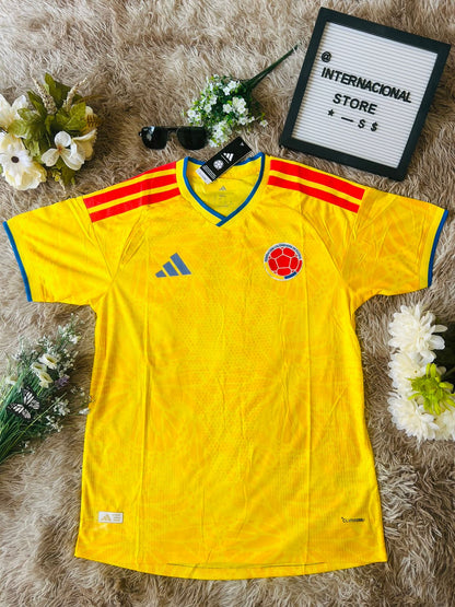 SUPER PROMO 2X1 💛💙❤️🦋 CAMISETA SELECCIÓN COLOMBIA 2026 – EDICIÓN MARIPOSAS DE GABO🦋💛💙❤️