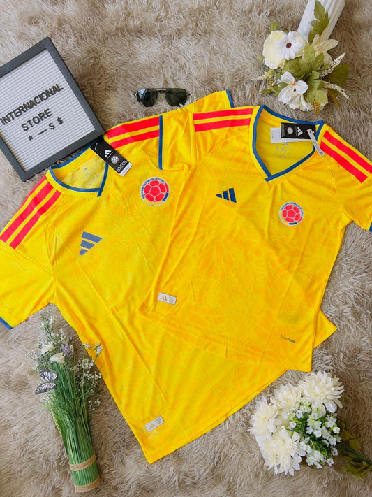 SUPER PROMO 2X1 💛💙❤️🦋 CAMISETA SELECCIÓN COLOMBIA 2026 – EDICIÓN MARIPOSAS DE GABO🦋💛💙❤️